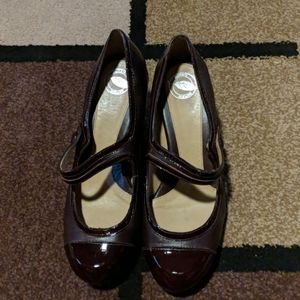 Nurture patent leather pump